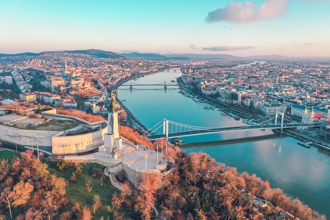 Vienna → Budapest - 2h of Sightseeing - Comfortable Premium Car Private Transfer - Who should book this Vienna to Budapest private transfer (and who should skip it)