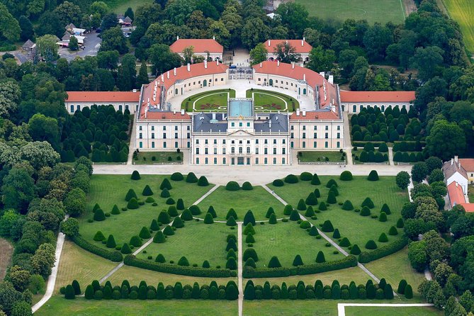 Vienna-Budapest One-Way Sightseeing Transfer - How the guide makes the day feel smooth