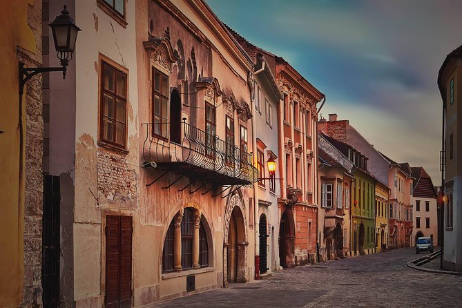 Vienna-Budapest One-Way Sightseeing Transfer - The 9:00 am start, luggage, and the group-size reality
