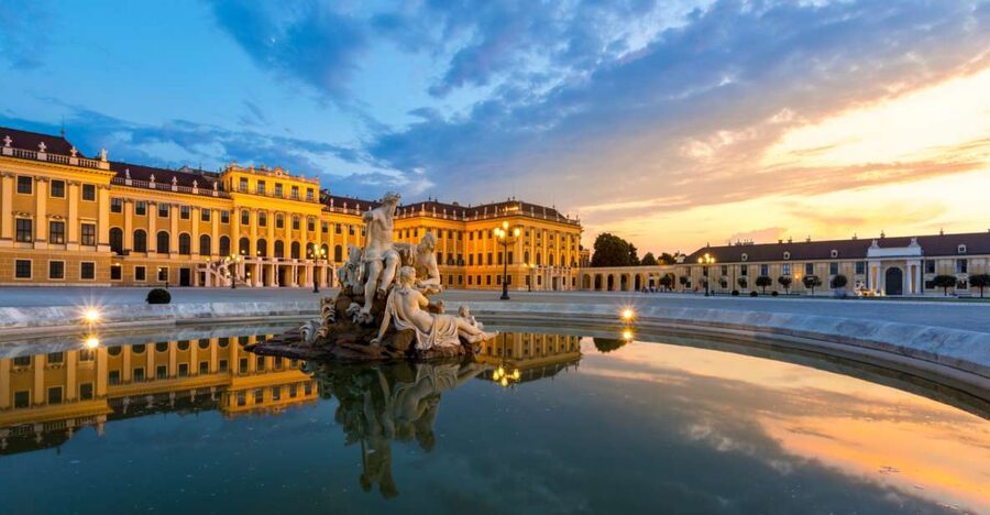 Vienna: Christmas Market Magic Walking Tour with a Local - Seasonal Sips and a Tasty Local Treat, Built Into the Walk