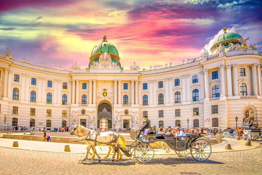 Vienna: Christmas Photoshoot with a Pro Photographer - Maria-Theresien-Platz and the Twin Museums, Perfect for Wide-Angle Composition