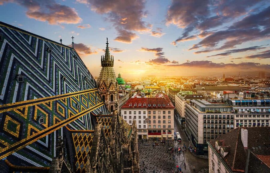 Vienna: Christmas Photoshoot with a Pro Photographer - Ankeruhr and Stephansplatz, Art Nouveau Flair to St. Stephen’s Cathedral Finale