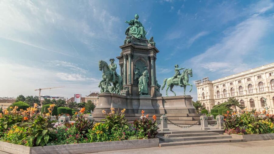Vienna: Christmas Photoshoot with a Pro Photographer - Who This Photoshoot Is Best For (and Who Should Skip It)