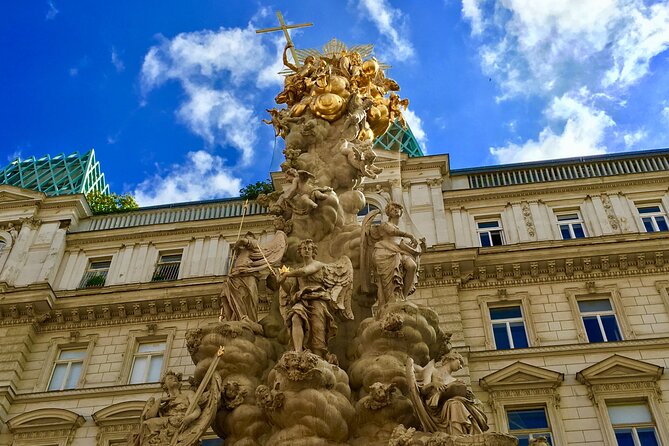Vienna Christmas Tour - Stop by stop: Graben and Kohlmarkt, giant chandeliers and instant atmosphere
