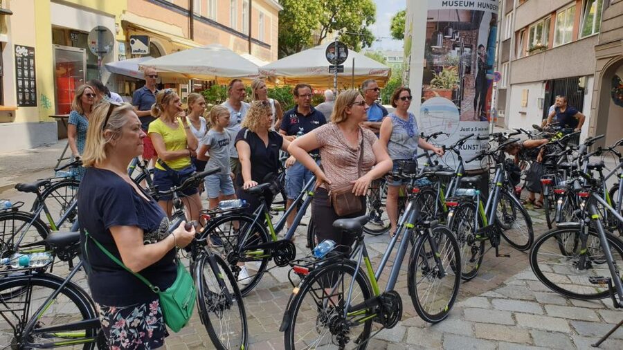 Vienna: City Highlights Guided Bike Tour - Meeting point in Piaristengasse, what to expect before you roll