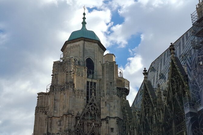 Vienna City Walk 3h - Unpacked & Hidden Places (DE/EN) - Hofburg mysteries, Spanish Riding School traditions, and Lipizzaners