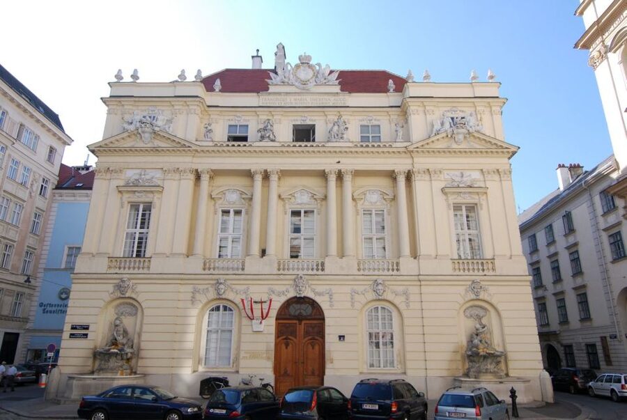 Vienna: Courtyards & Hidden Places Walking Tour - Key highlights at a glance