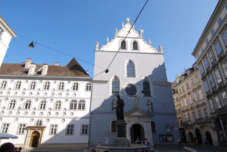 Vienna: Courtyards & Hidden Places Walking Tour - Palais Neupauer-Breuner, Deutsches Haus, and the courtyard-style architecture you’ll remember