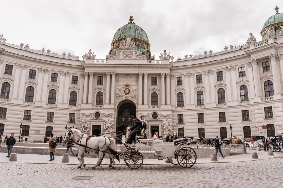 Vienna: Culinary Horse-Drawn Carriage Experience - The Route: Hofburg to the Opera, Plus Vienna’s Big Moments