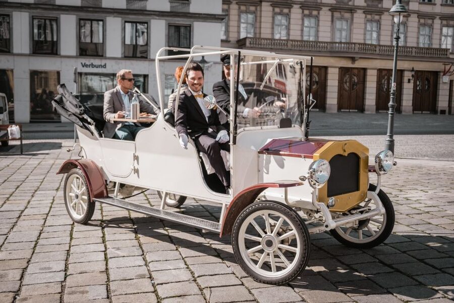 Vienna: Culinary Sightseeing Tour in an Electric Vintage Car - Key points at a glance