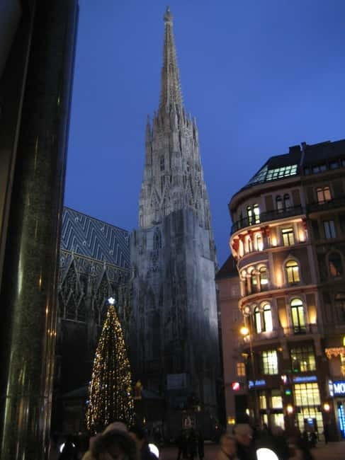 Vienna: Essential History Walking Tour - State Opera and the Hotel Sacher replacing the Carinthian Gate Theatre