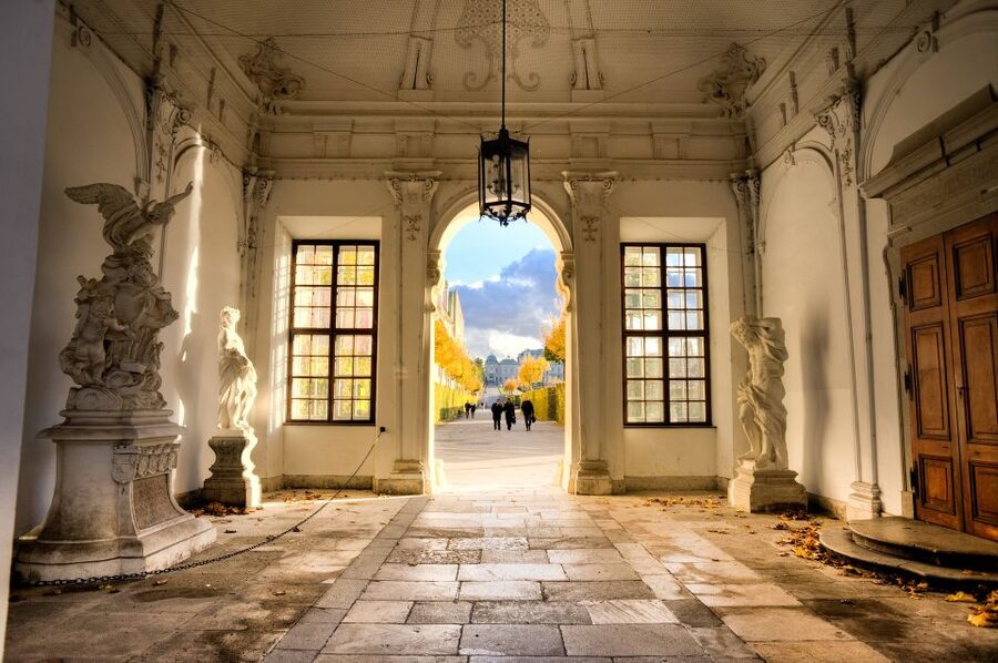 Vienna: Express Walk with a Local in 60 minutes - Meeting at Do and Co Hotel Vienna, Then Getting Into Walking Mode