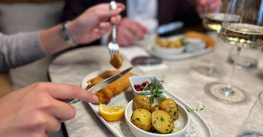 Vienna Food Experience: Private Tour - Downtown bar stop: bratwurst, beer, and quick street snacks