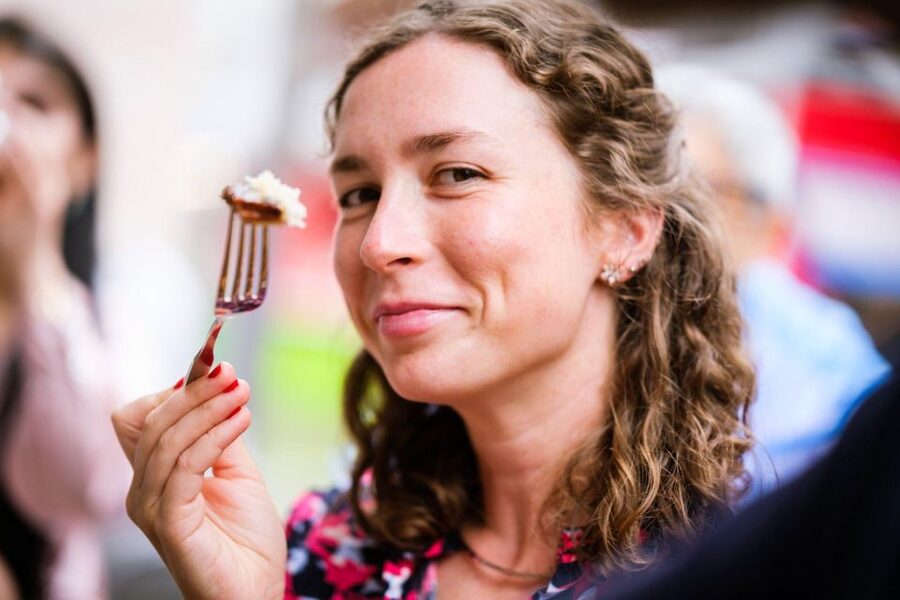 Vienna Food Tour: Dishes, Wine, Street Food & Culture - Street food stop: goulash or pork roast, plus a drink