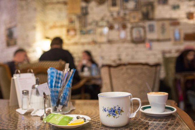 Vienna for Food Lovers: Cafés, Markets & Austrian Cuisine - Würstelstand: Vienna street food, mustard, pickles, and real sausage joy