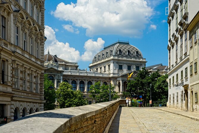 Vienna: Freud, Mozart & Beethoven Exploration Game - Offline access and phone tips for reading clues under Vienna sun