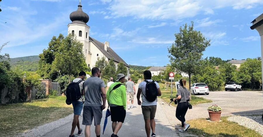 Vienna: Full-Day Vienna Woods Wine Tasting Tour - The winter version, monastic wine lessons and a sekt toast
