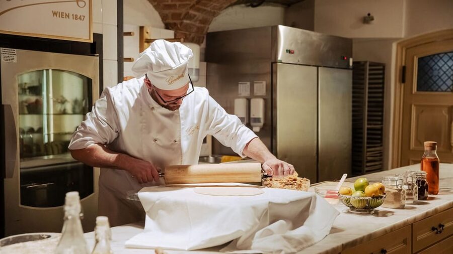 Vienna: Gerstner KuK Hofzuckerbäcker Baking Show & Tasting - The Pacing of a 20-Minute Strudel Workshop