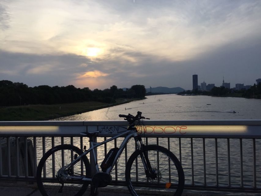 Vienna: Guided E-Bike Tour - Prater Park and the Wiener Riesenrad area