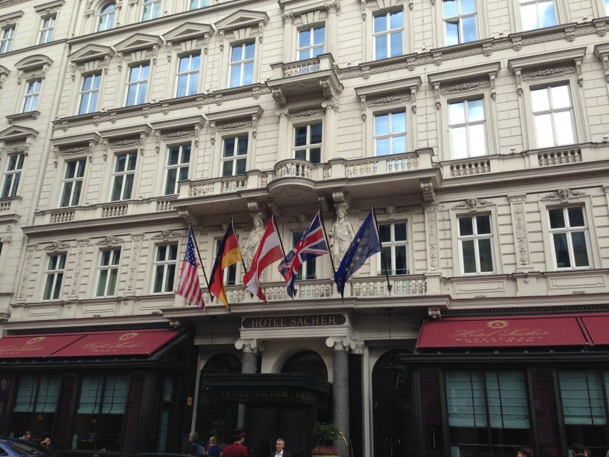 Vienna: Guided E-Bike Tour - Schwarzenbergplatz city park to Belvedere: finishing with options