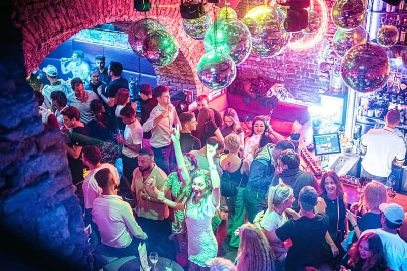 Vienna: Guided Pub Crawl with Club Entry - Key Things That Make This Pub Crawl Work