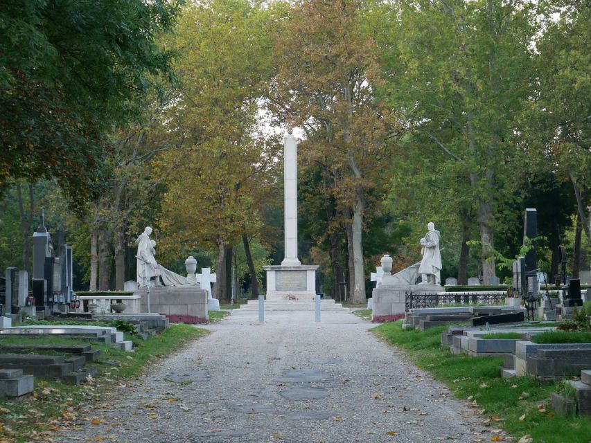 Vienna: Guided Walking Tour of the Central Cemetery - St. Karl Borromäus Church: Art Nouveau in a Cemetery Setting