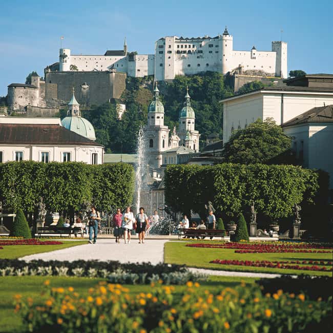 Vienna: Hallstatt and Salzburg Day Tour - Coach comfort, snack strategy, and the pacing reality