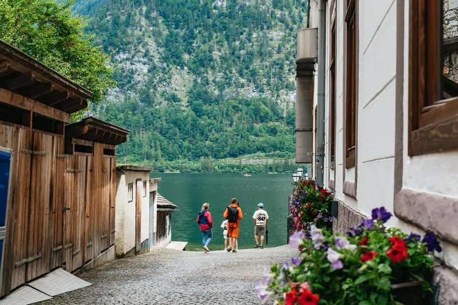 Vienna: Hallstatt Day Trip with Boat Ride Option - Food, Cash, and Lunch Planning in Hallstatt