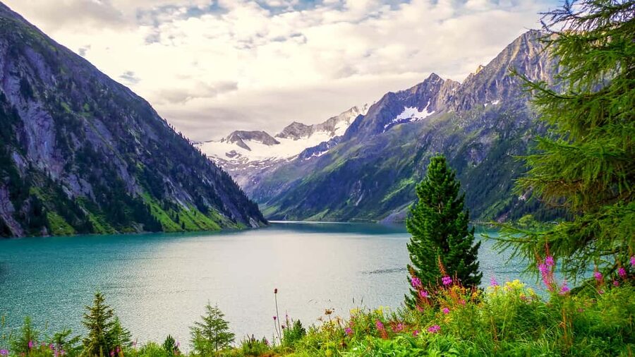 Vienna: Hallstatt, Salzkammergut Day Trip with option boat - Gmunden on Traunsee: a guided 40-minute orientation that pays off