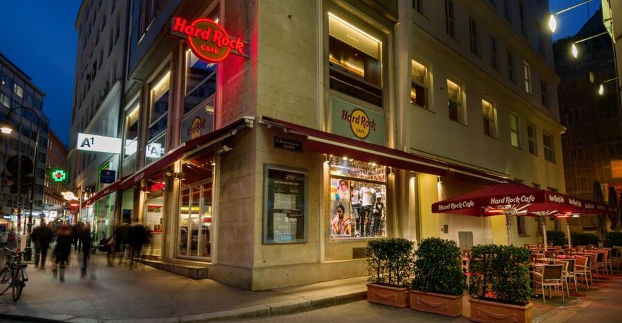 Vienna: Hard Rock Cafe with Set Menu for Lunch or Dinner - The Vienna Feel: Classical Architecture, Multi-Level Rooms, and Local Music