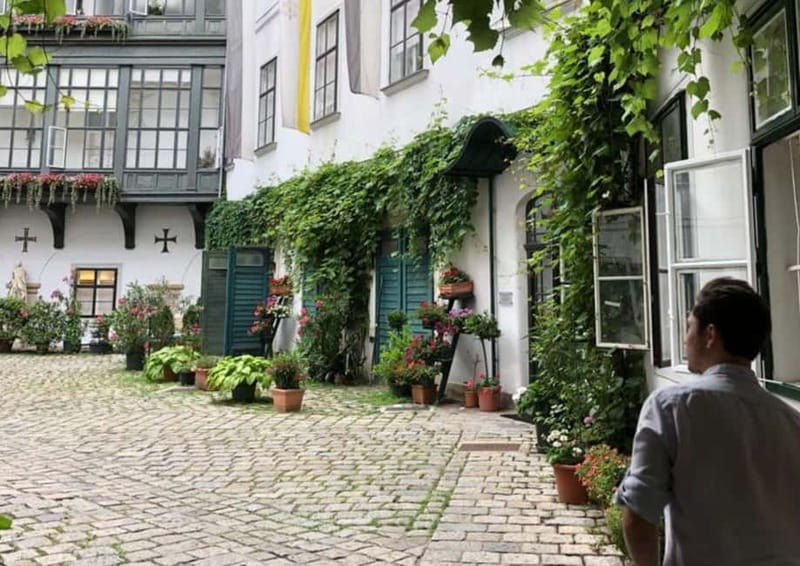 Vienna: Hidden courtyards Guided walking tour - Comfort, pacing, and who this 2-hour tour suits best