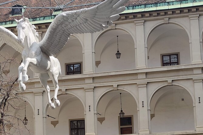 Vienna Highlight Tour - yue walk - Stop 6: Wiener Hofmusikkapelle, Imperial Treasury Museum, and the Court Music Chapel vibe