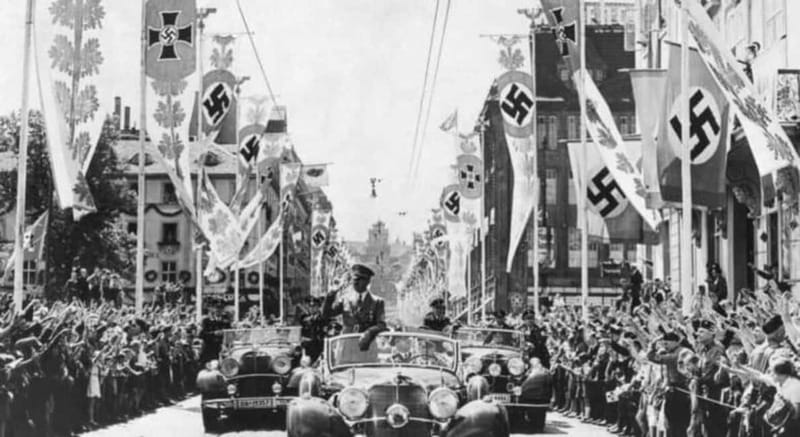 Vienna: Historical Walking Tour - Hitler and the 1900's - The Structure: How the Guide Builds Hitler’s Vienna