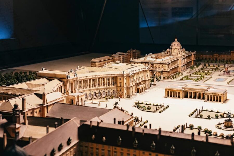 Vienna: Hofburg and Empress Sisi Museum Guided Tour - Historic palace squares and the 600 years in your walking path