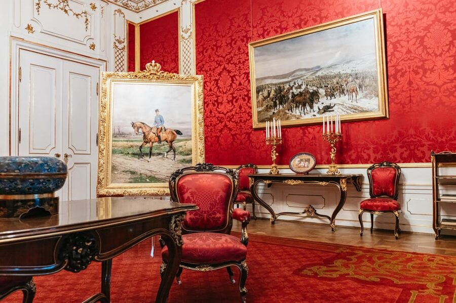 Vienna: Hofburg and Empress Sisi Museum Guided Tour - The city-center walk: how Vienna’s streets explain the Habsburgs