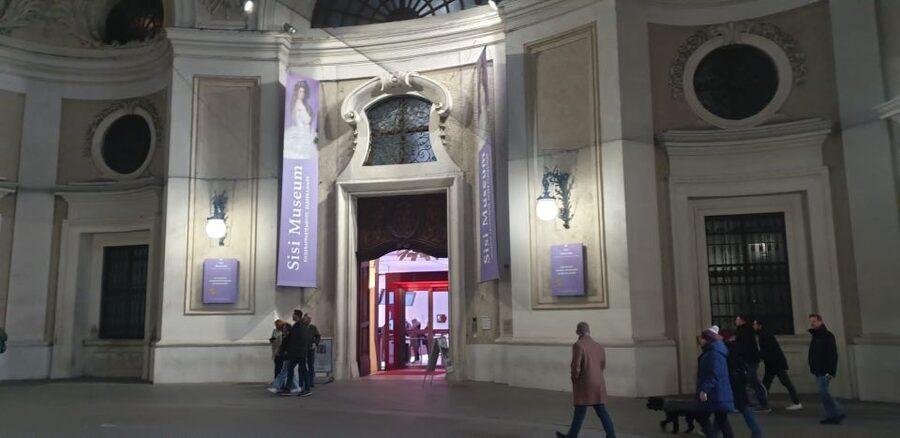 Vienna: Hofburg Palace and Principessa Sissi Tour - Why the Hofburg is the best stage for Sissi stories