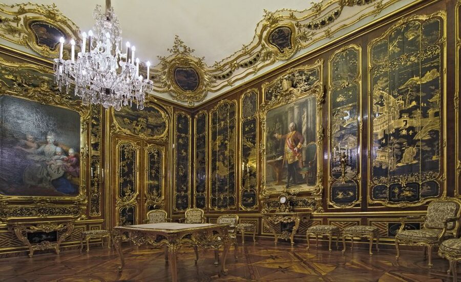 Vienna: Hofburg Palace and Sisi Museum Skip-the-Line Tour - Private car transfer in the 2.5-hour option: fewer logistics, less hassle