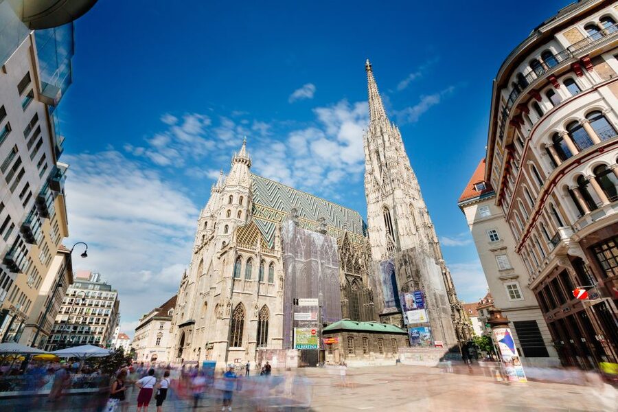 Vienna: Hop-On Hop-Off Sightseeing Bus Tour in 19 Languages - Using the QuietVox walking tour app and audio in 19 languages