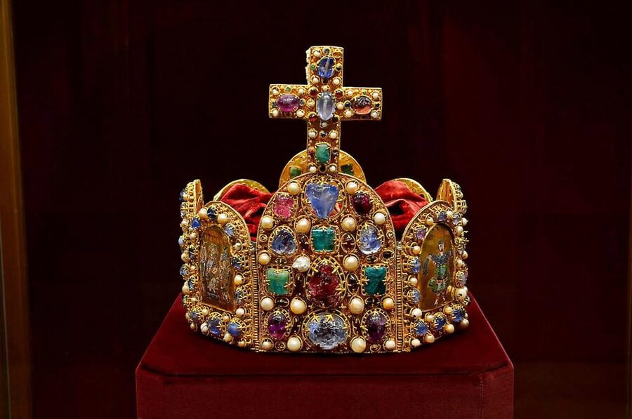 Vienna: Imperial Treasury & New Hofburg Palace Combo Ticket - The Austrian Imperial Crown and Holy Roman regalia, explained by what you see