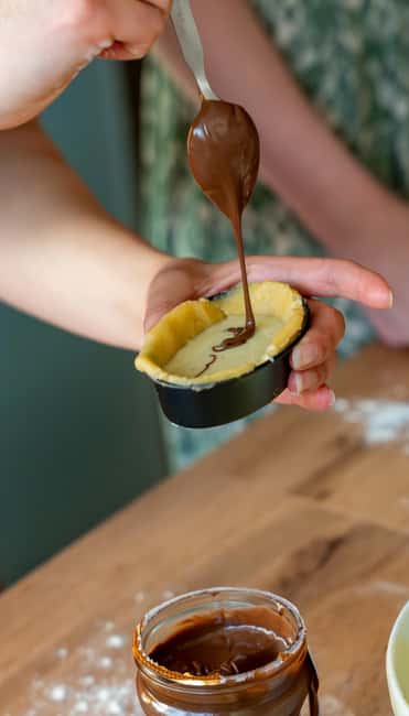 Vienna: Italian-Austrian Pastry Class – Pasticciotto & Drink - Shaping and sealing pasticciotti so they bake right