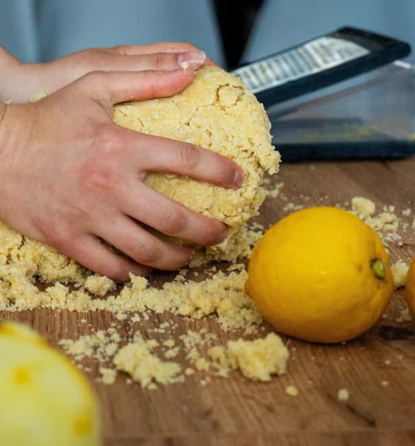 Vienna: Italian-Austrian Pastry Class – Pasticciotto & Drink - Shortcrust pastry dough from scratch, taught step-by-step