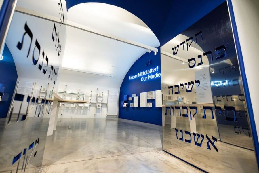 Vienna: Jewish Museum Vienna and Museum Judenplatz Tickets - How the museum handles objects: origins, synagogues, and collectors