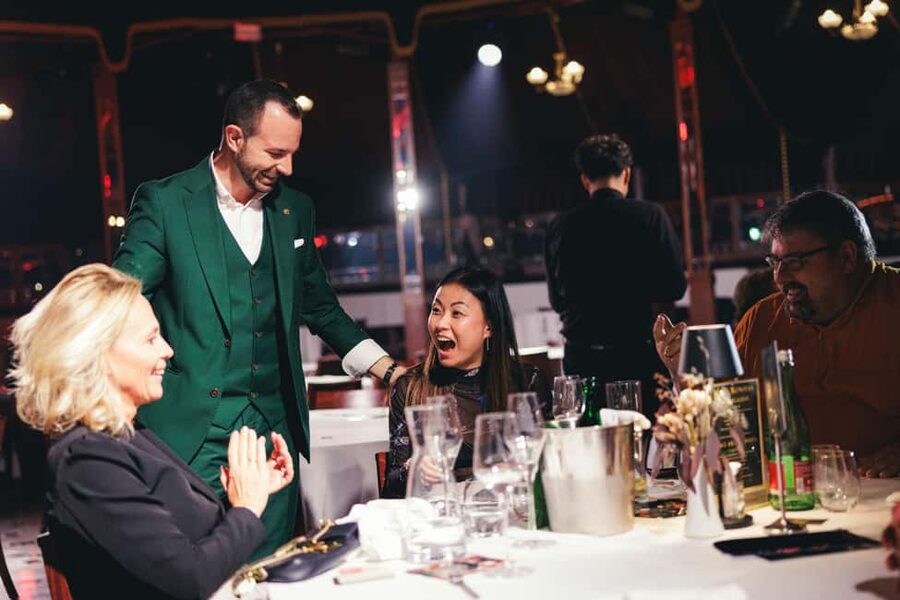 Vienna: Mirage Magic Dinner Show - A German-only show, and how to enjoy it anyway
