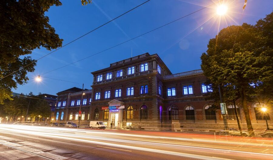 Vienna: Panoramic Night Tour by Bus - Audioguide in 16 languages, plus the music that ties it together