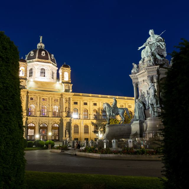 Vienna: Panoramic Night Tour by Bus - When the night is not fully dark: manage your lighting expectations