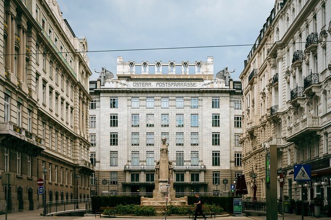 Vienna Photography Masterclass - Private Photography Lesson - Hofburg and Heldenplatz: Where Symmetry Becomes Your Shortcut