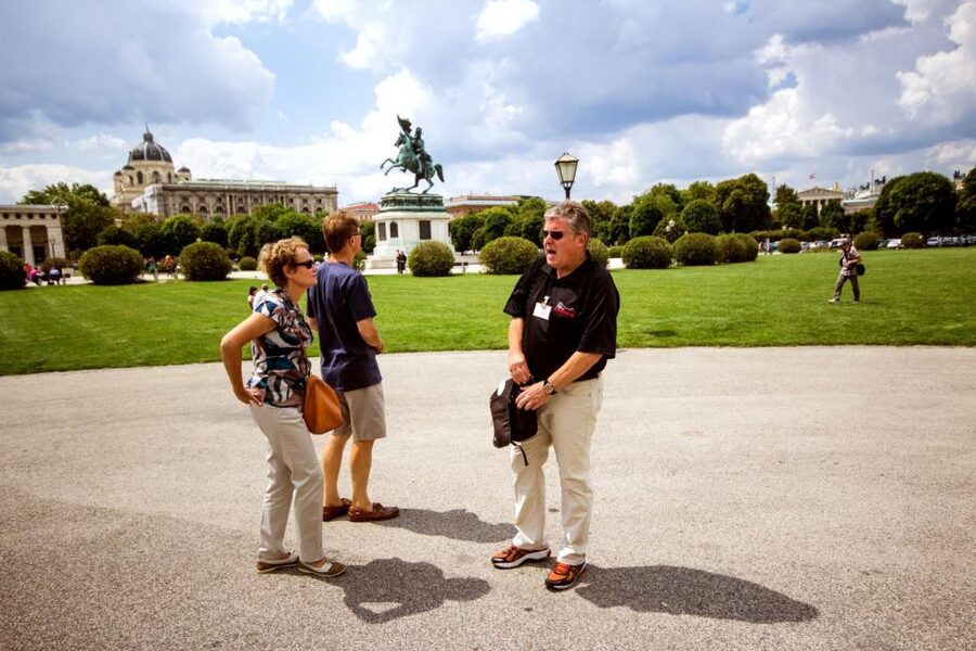 Vienna: Private Guided Walking Tour - Albertina area and the State Opera’s dark footnote
