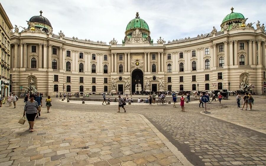 Vienna: Private Half-Day Sightseeing Tour - Kahlenberg and Donauturm: the city widens, and you get a change of pace