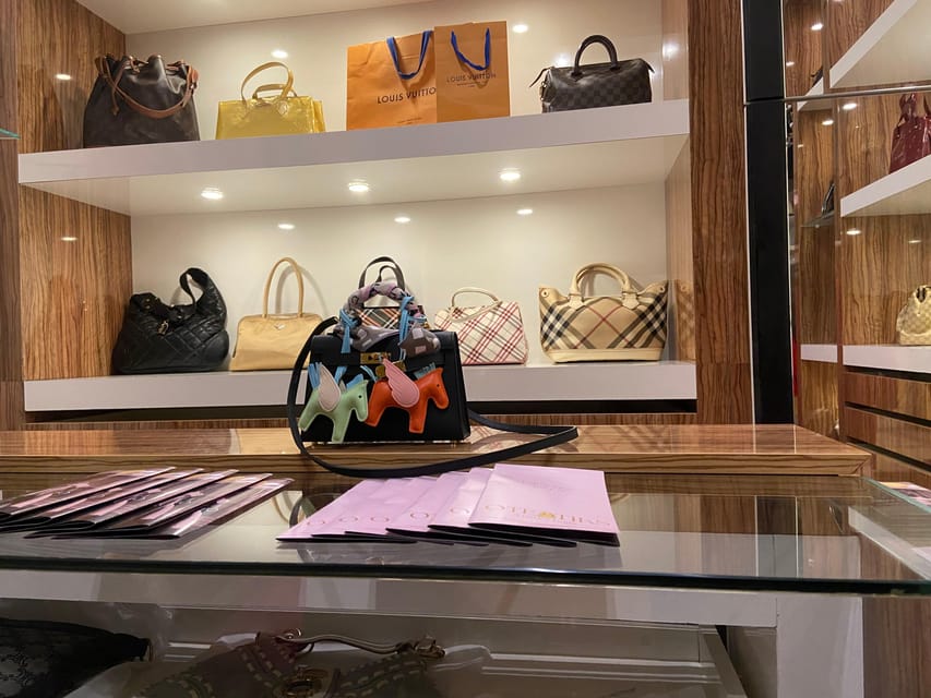 Vienna Private Shopping: Vintage treasures & Champagne - Welcome refreshments and how the timing really feels