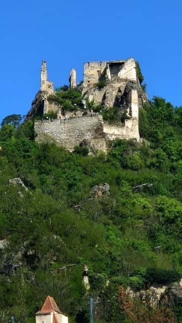 Vienna: Private Wachau tour to Dürnstein and Melk - Dürnstein, UNESCO town walks and the castle-view climb